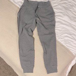 Lululemon ready to rulu jogger. Size 6.